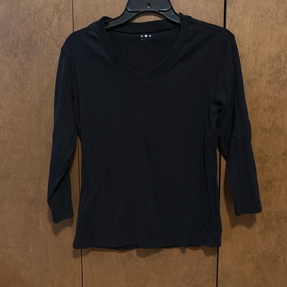 Three Dots V-Neck Tee, sz. large